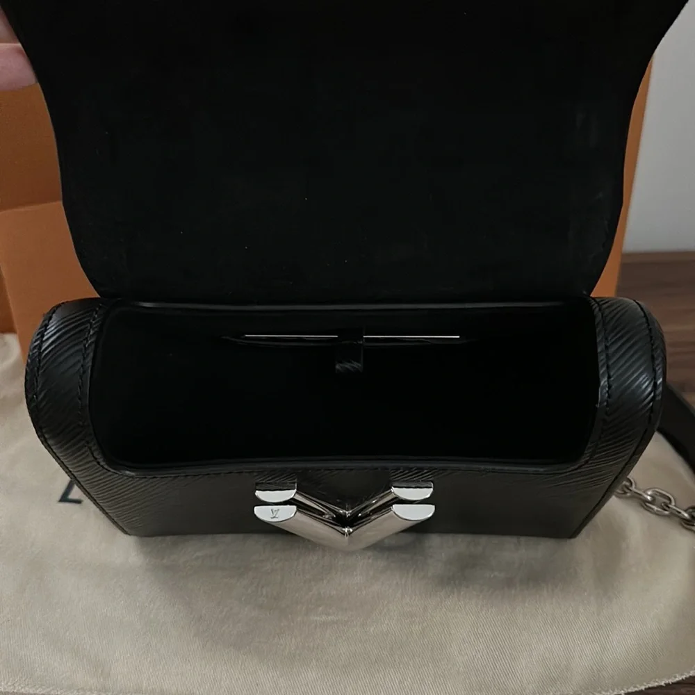 Louis Vuitton LV twist lock PM chain black bag - Picture 10 of 11